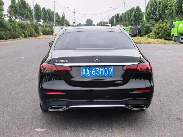 Mercedes-Benz E-Class — Фото автомобиля 4