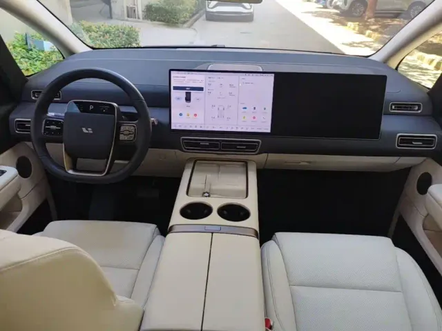 Li Auto MEGA — Фото автомобиля 9