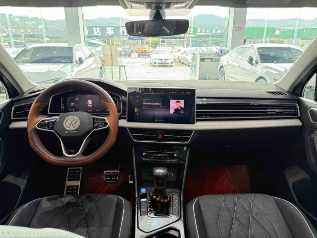 Volkswagen Tiguan L — Фото автомобиля 10