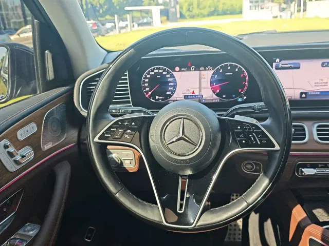 Mercedes-Benz GLS-Class — Фото автомобиля 12