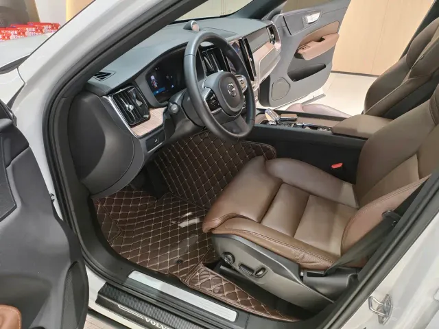 Volvo XC60 — Фото автомобиля 9