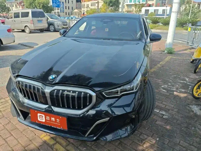 Фотография автомобиля — BMW 5 Series