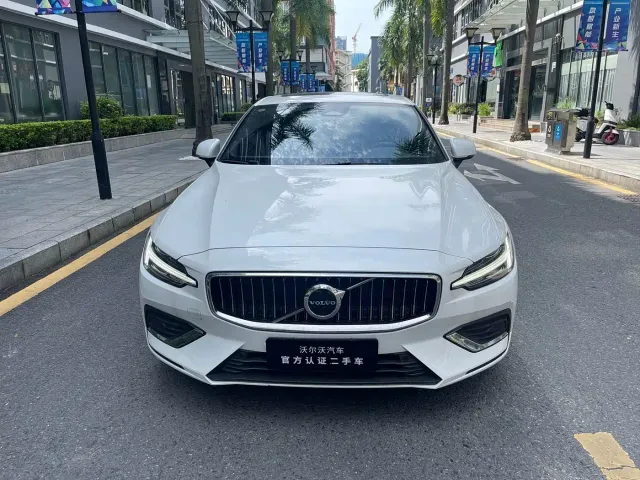 Volvo S60 — Фото автомобиля 2