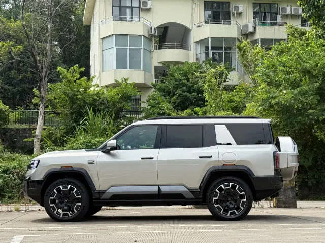 BYD FangChengBao Leopard 8 — Фото автомобиля 16