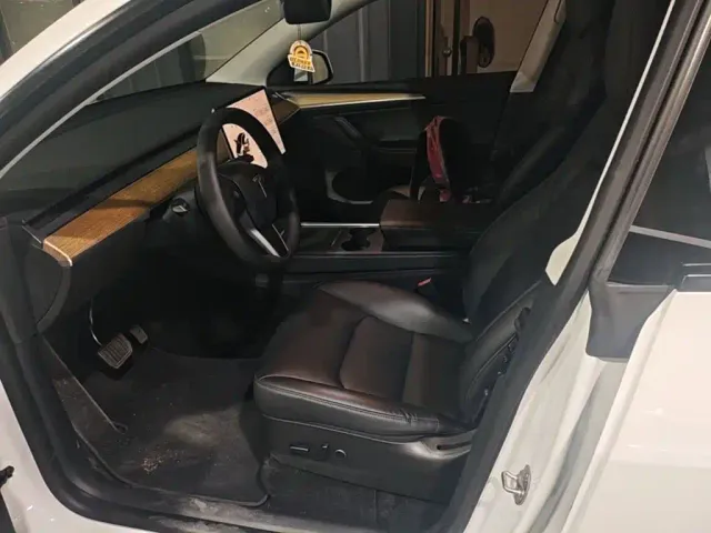 Tesla Model Y — Фото автомобиля 14