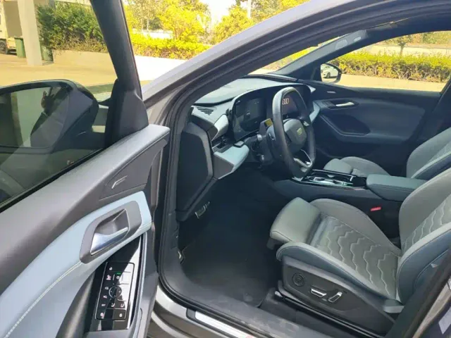 Audi Q6L e-tron — Фото автомобиля 15