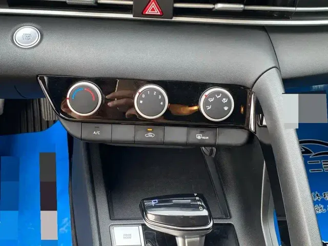 Hyundai Elantra — Фото автомобиля 4