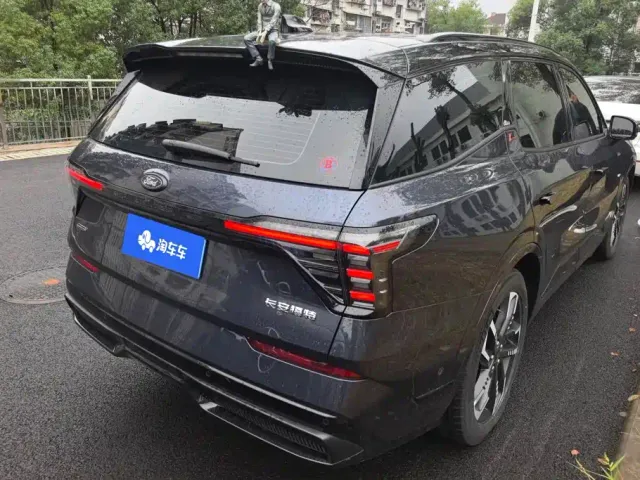 Ford Edge — Фото автомобиля 3