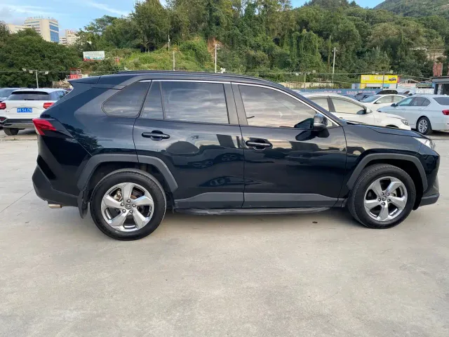 Toyota RAV4 — Фото автомобиля 4