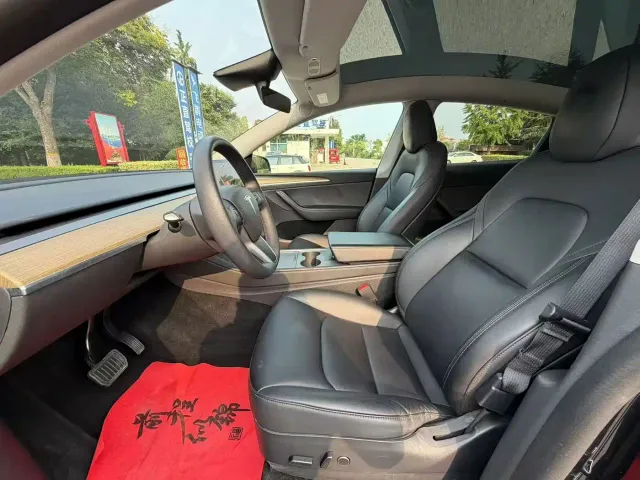 Tesla Model Y — Фото автомобиля 4