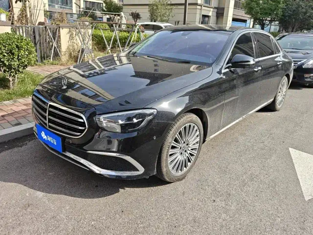 Фотография автомобиля — Mercedes-Benz E-Class