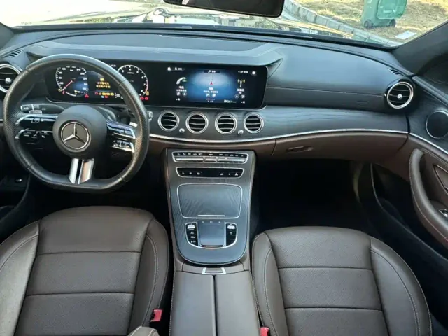 Mercedes-Benz E-Class — Фото автомобиля 23