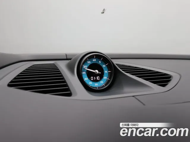 Porsche Macan Electric — Фото автомобиля 16
