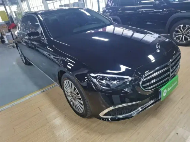 Mercedes-Benz E-Class — Фото автомобиля 3
