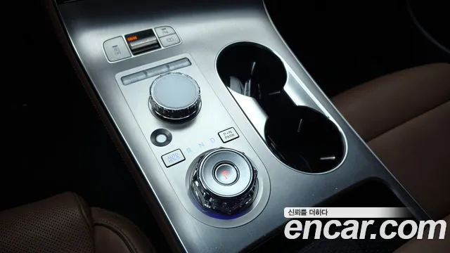 Genesis GV70 — Фото автомобиля 12