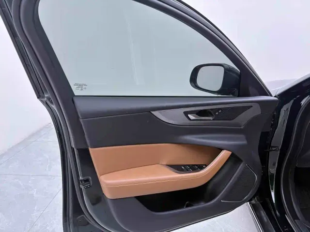 Jaguar XEL — Фото автомобиля 17