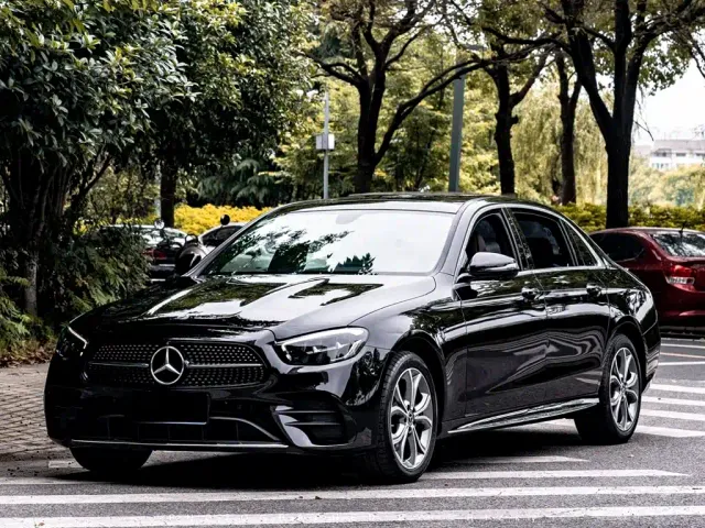 Фотография автомобиля — Mercedes-Benz E-Class