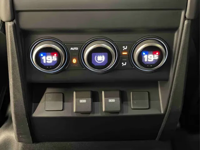 Land Rover Defender — Фото автомобиля 14