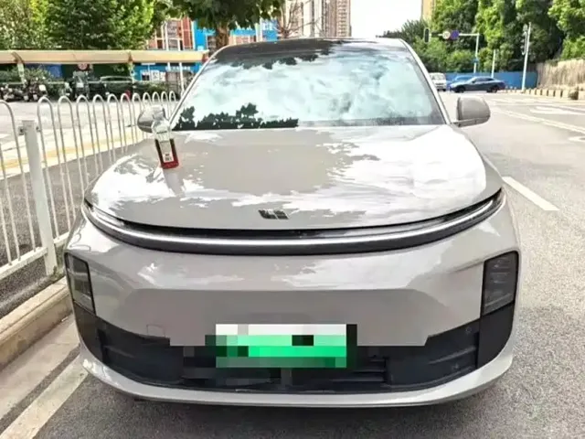 Li Auto L6 — Фото автомобиля 4