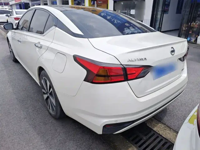 Nissan Teana — Фото автомобиля 4