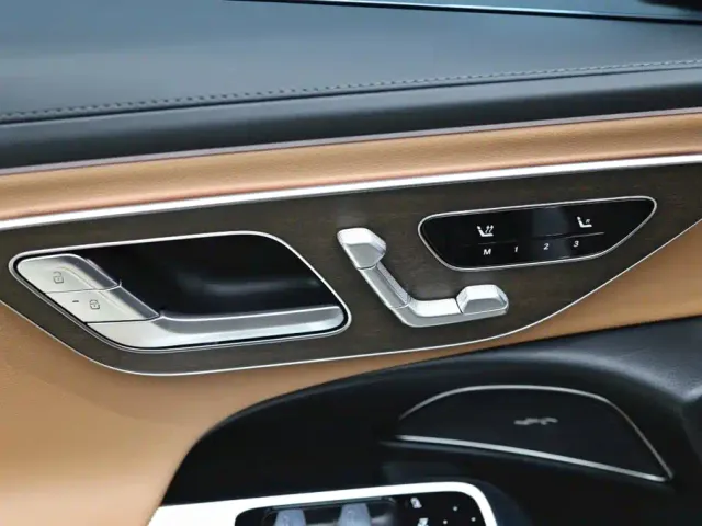 Mercedes-Benz E-Class — Фото автомобиля 11