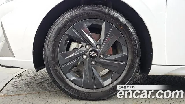 Hyundai Avante CN7 — Фото автомобиля 5