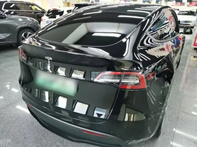 Tesla Model Y — Фото автомобиля 6