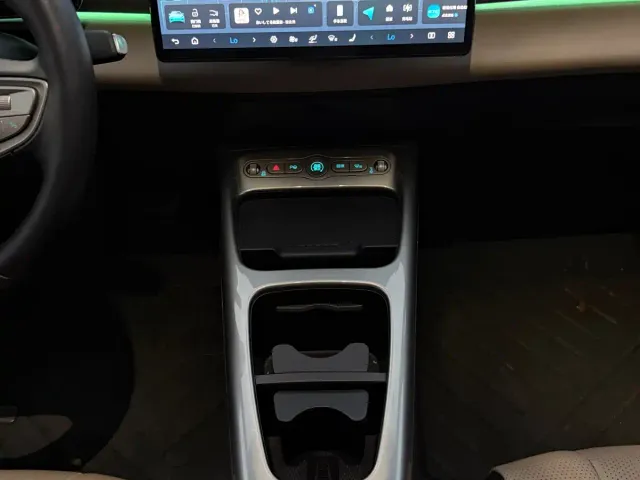 BYD Dolphin — Фото автомобиля 12