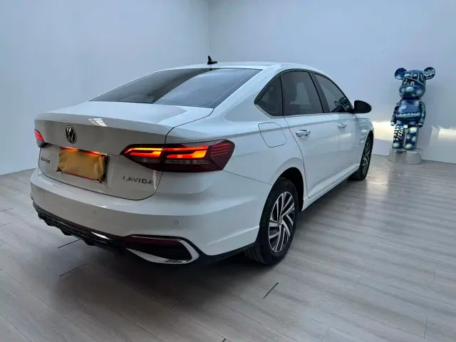 Volkswagen Lavida — Фото автомобиля 3