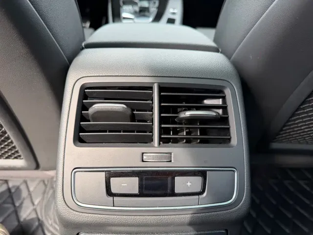 Audi A4L — Фото автомобиля 9