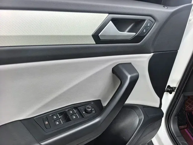 Volkswagen T-Roc — Фото автомобиля 16