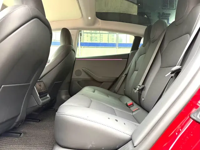 Tesla Model 3 — Фото автомобиля 5