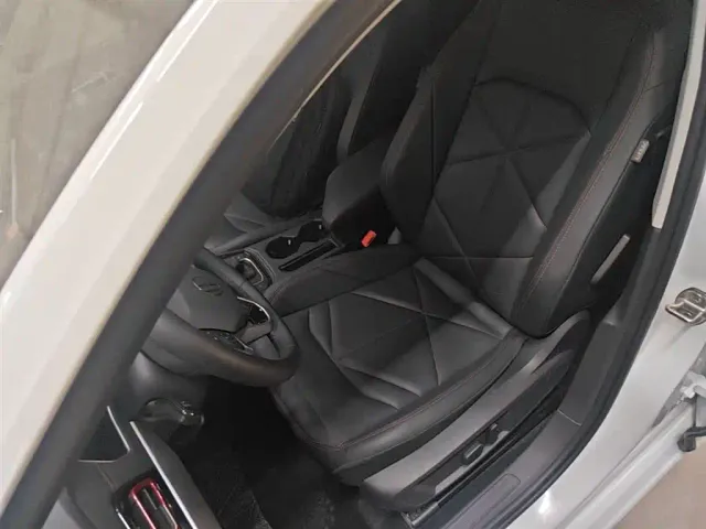 Volkswagen Lavida — Фото автомобиля 14
