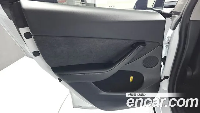 Tesla Model Y — Фото автомобиля 25