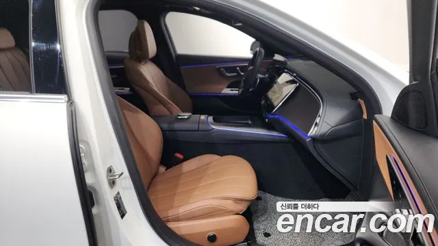 Mercedes-Benz E-Class — Фото автомобиля 22