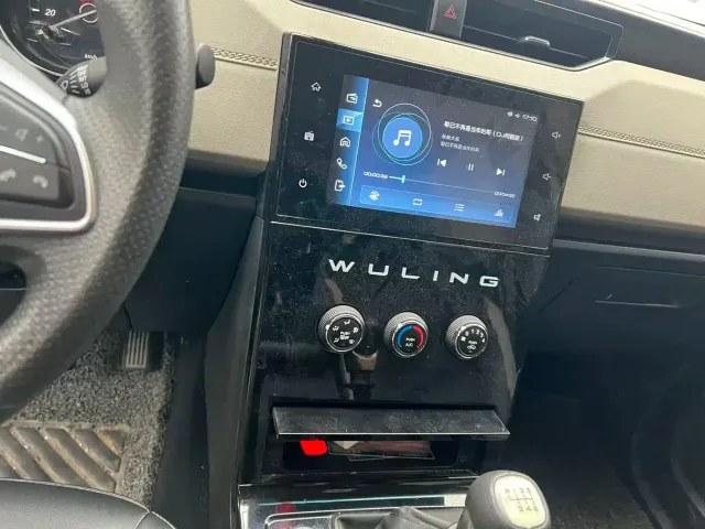 Wuling Zhengcheng — Фото автомобиля 12