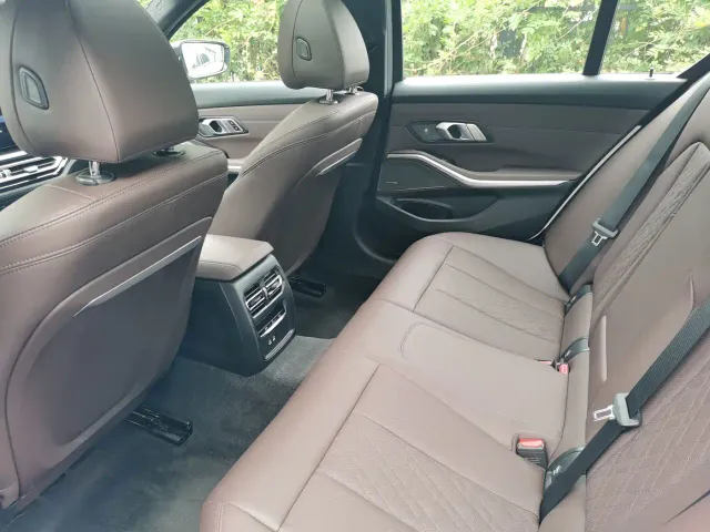 BMW 3 Series — Фото автомобиля 12