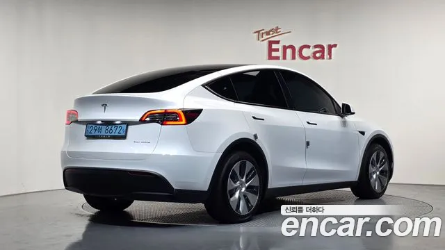 Tesla Model Y — Фото автомобиля 2