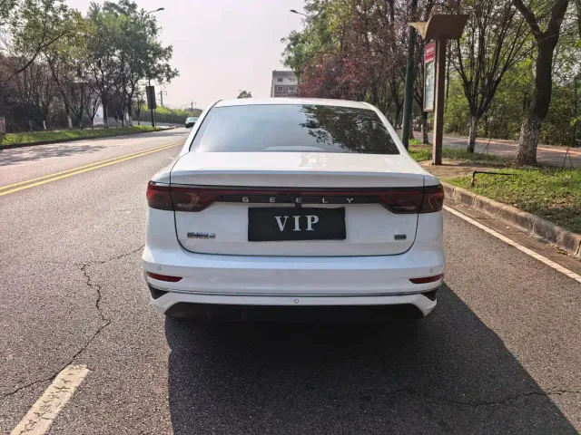 Geely Emgrand — Фото автомобиля 8