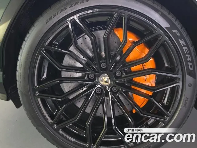 Lamborghini Urus — Фото автомобиля 5