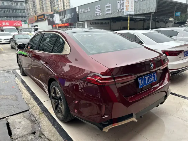 BMW 5 Series — Фото автомобиля 14