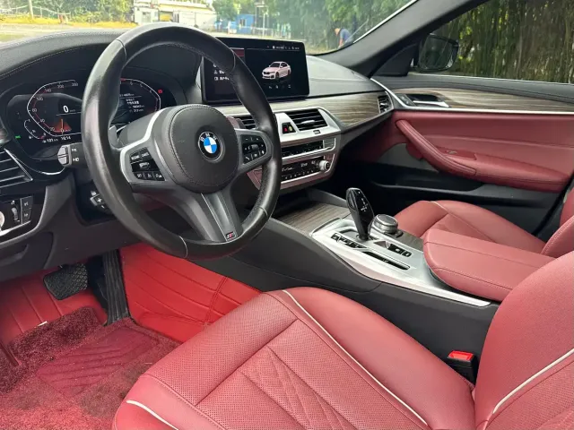BMW 5 Series — Фото автомобиля 5