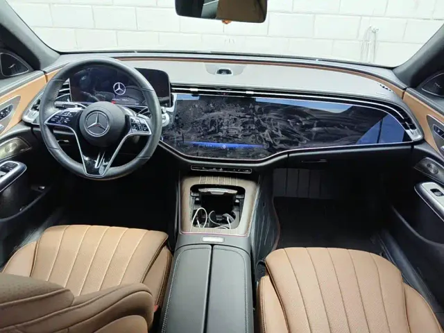 Mercedes-Benz E-Class — Фото автомобиля 12