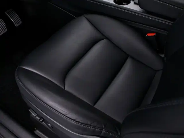 Tesla Model Y — Фото автомобиля 13