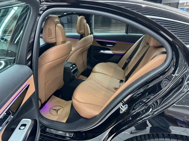 Mercedes-Benz E-Class — Фото автомобиля 16
