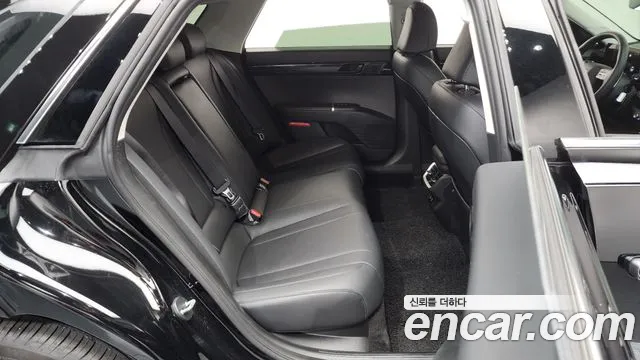 Hyundai Grandeur Grandeur (GN7) 2.5 Бензин 2WD — Фото автомобиля 11