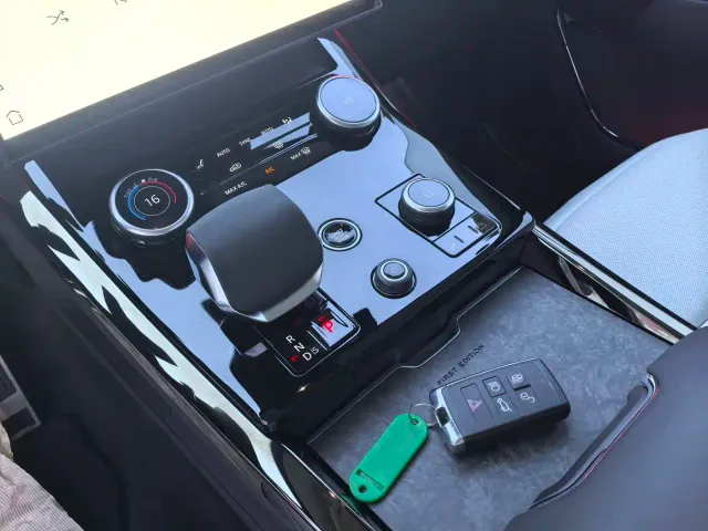 Land Rover Range Rover Sport — Фото автомобиля 13