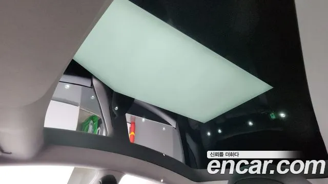 Tesla Model Y — Фото автомобиля 21
