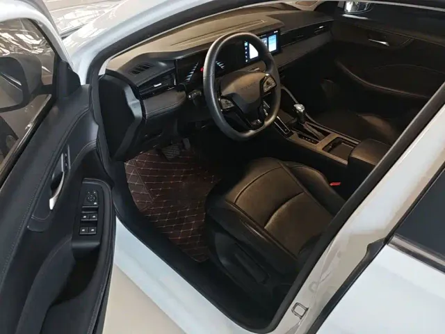 Roewe i5 — Фото автомобиля 15