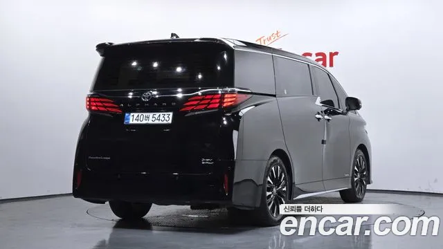 Toyota Alphard — Фото автомобиля 2